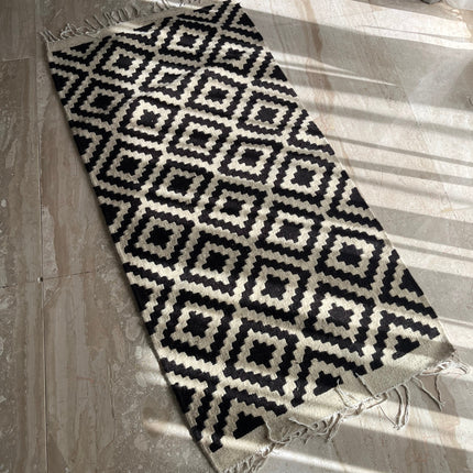 Mono Diamond Kilim