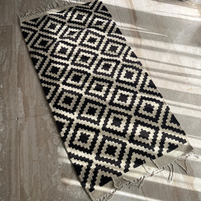 Mono Diamond Kilim