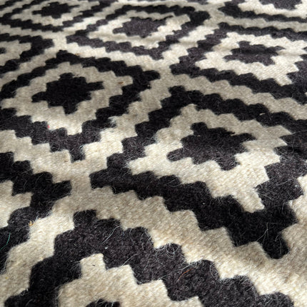 Mono Diamond Kilim